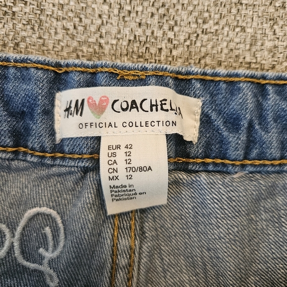 H&M CoChella Collection High Rise  Cutoff Star Shorts Sz 12 Medium Wash - Picture 6 of 10